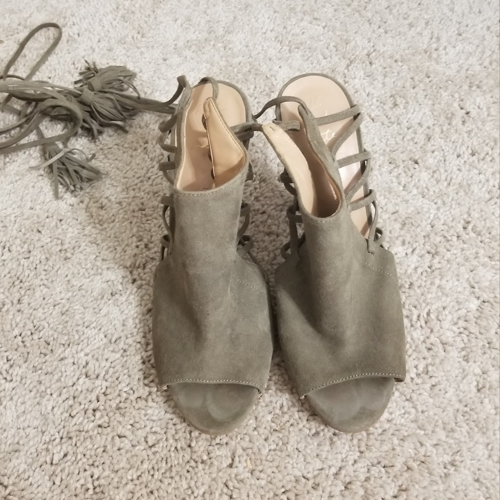 ☀️Banana republic olive green suede sandals - Picture 6 of 7